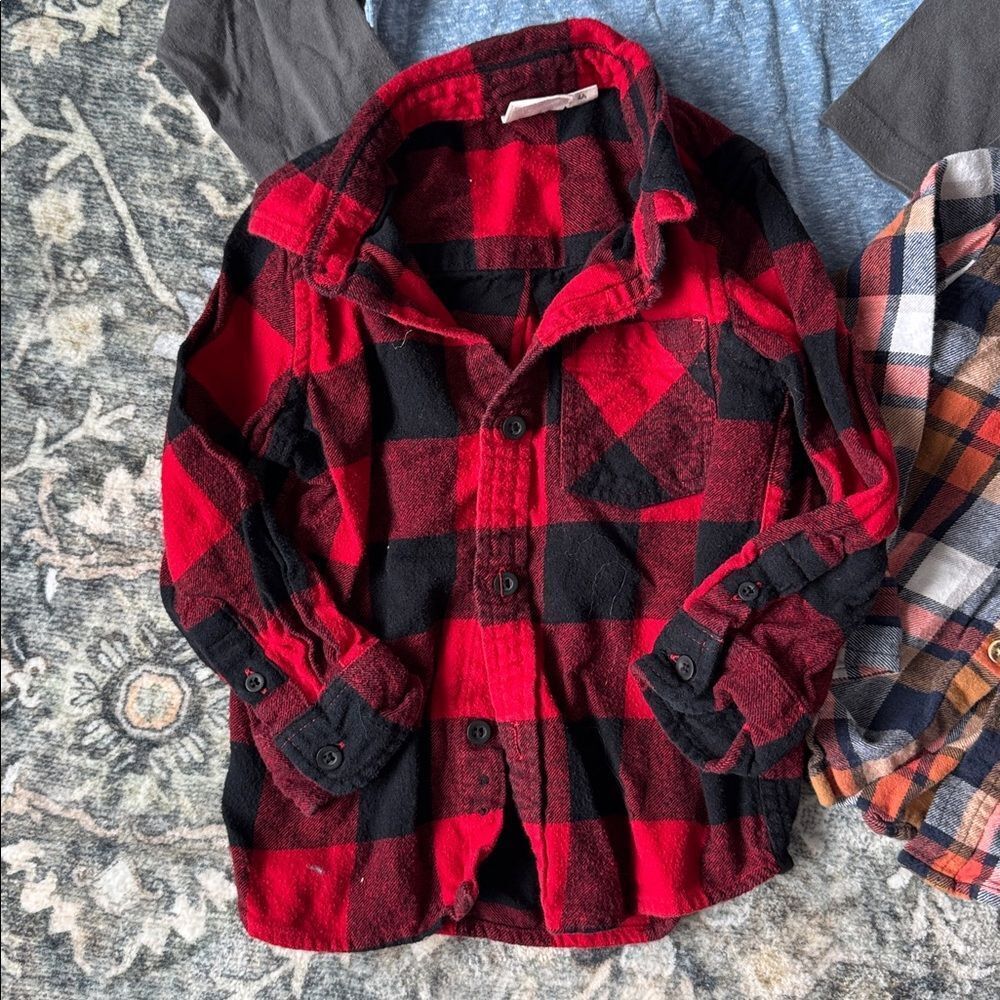 Bundle of 4 Toddler Boys Shirts - Picture 2 of 9